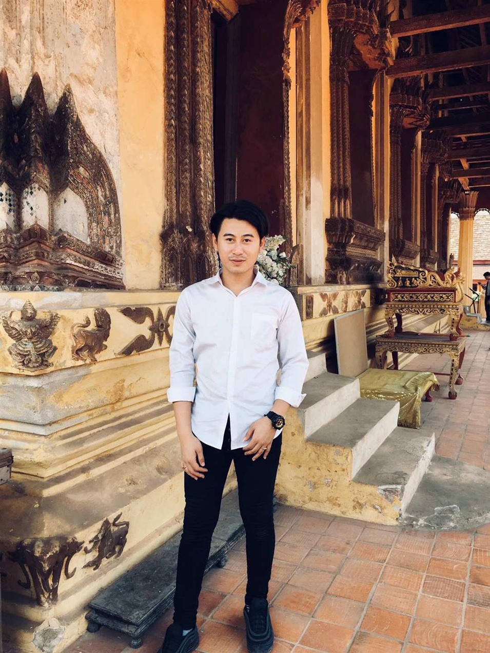 基諾，老撾首都萬象人，老撾國立大學文學院德語系大二學生， 